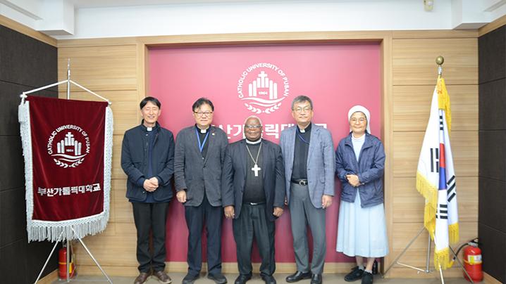 모잠비크 리칭가교구장, 한국외방선교회 설립 50주년 기념 방한 계기 본교 방문 관련 이미지
